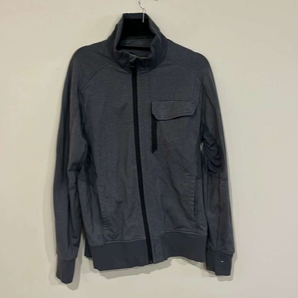Lululemon Men’s grey zip up jacket w/ pockets sz L